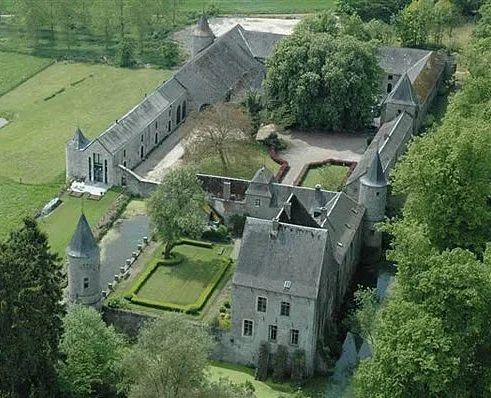 Maillen, chateau from air.jpg