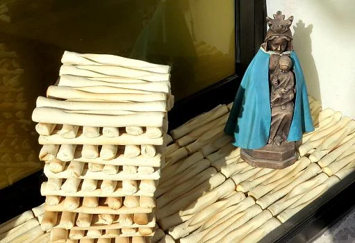 Les Navettes, the special boat-bread of the Black Madonna of Marseille