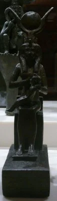 Isis bronze statues in the Neues Museum Berlin Photos: Ella Rozett