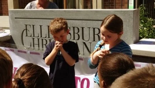 school sign praying.jpg