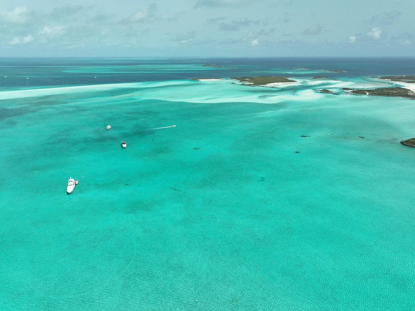 ⚓️ down in Warderick Wells🤩 #exumabahamas🇧🇸 #bahamas #yacht #charterladyj #palmerjohnsonyachts #gopro #swimmingpigsbahamas #droneshots #warderickwells #djimavic3classic