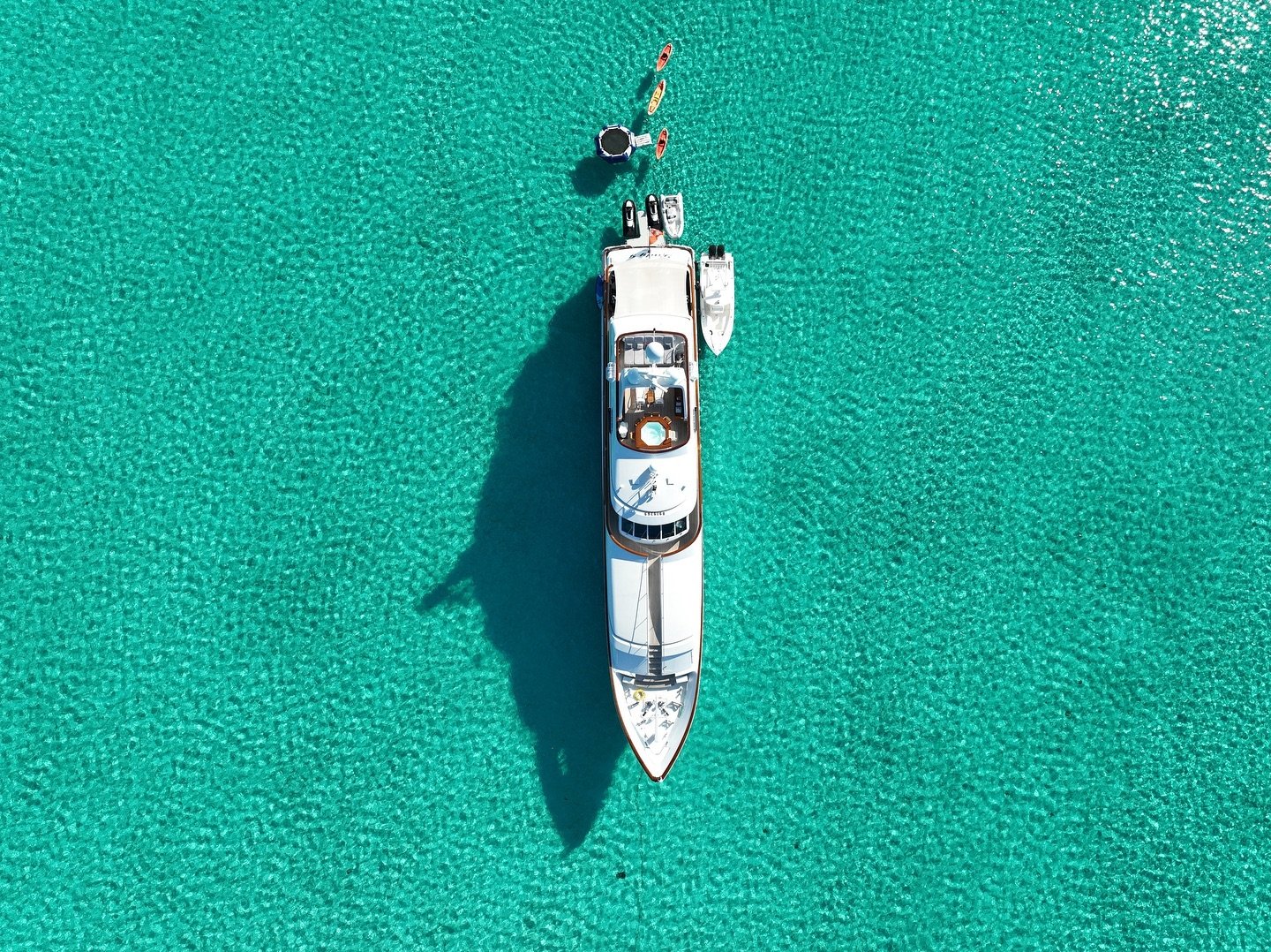 ⚓️&rsquo;d down in Waderick Wells  #yacht #bahamas #bluewater  #exumas #dronephotography #dji