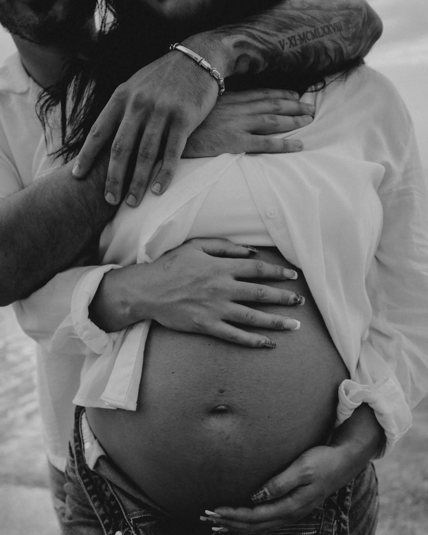 𝐌𝐚𝐭𝐞𝐫𝐧𝐢𝐭𝐲 𝐬𝐞𝐬𝐬𝐢𝐨𝐧𝐬 𝐚𝐥𝐰𝐚𝐲𝐬 𝐭𝐮𝐠 𝐚𝐭 𝐨𝐮𝐫 𝐡𝐞𝐚𝐫𝐭𝐬𝐭𝐫𝐢𝐧𝐠𝐬 &mdash; 𝐞𝐬𝐩𝐞𝐜𝐢𝐚𝐥𝐥𝐲 𝐰𝐡𝐞𝐧 𝐭𝐡𝐞𝐲&rsquo;𝐫𝐞 𝐜𝐥𝐨𝐬𝐞 𝐭𝐨 𝐡𝐨𝐦𝐞.

We had the privilege of capturing Chela &amp; Luca&rsquo;s maternity ses