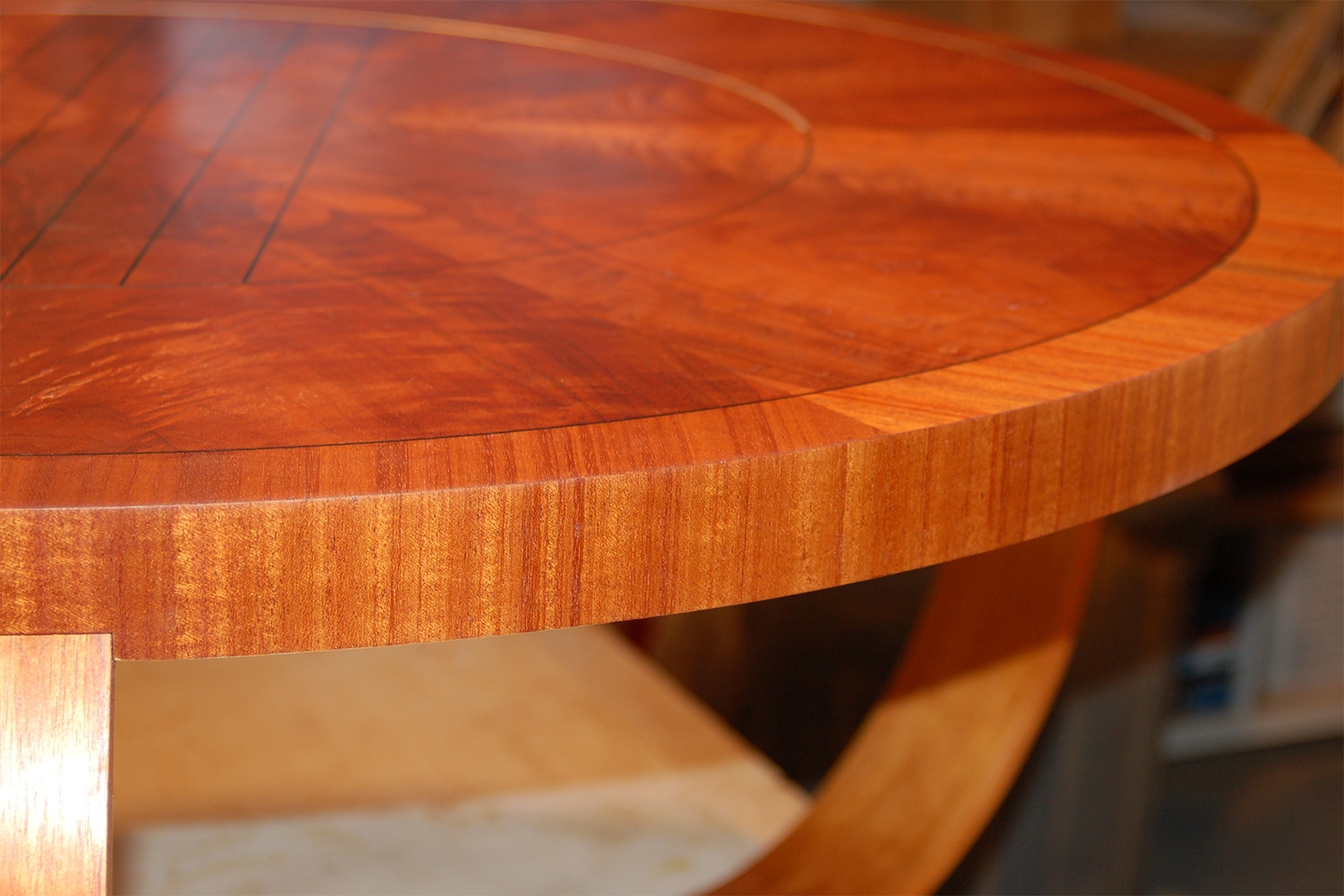 Alton Tabletop Edge Detail
