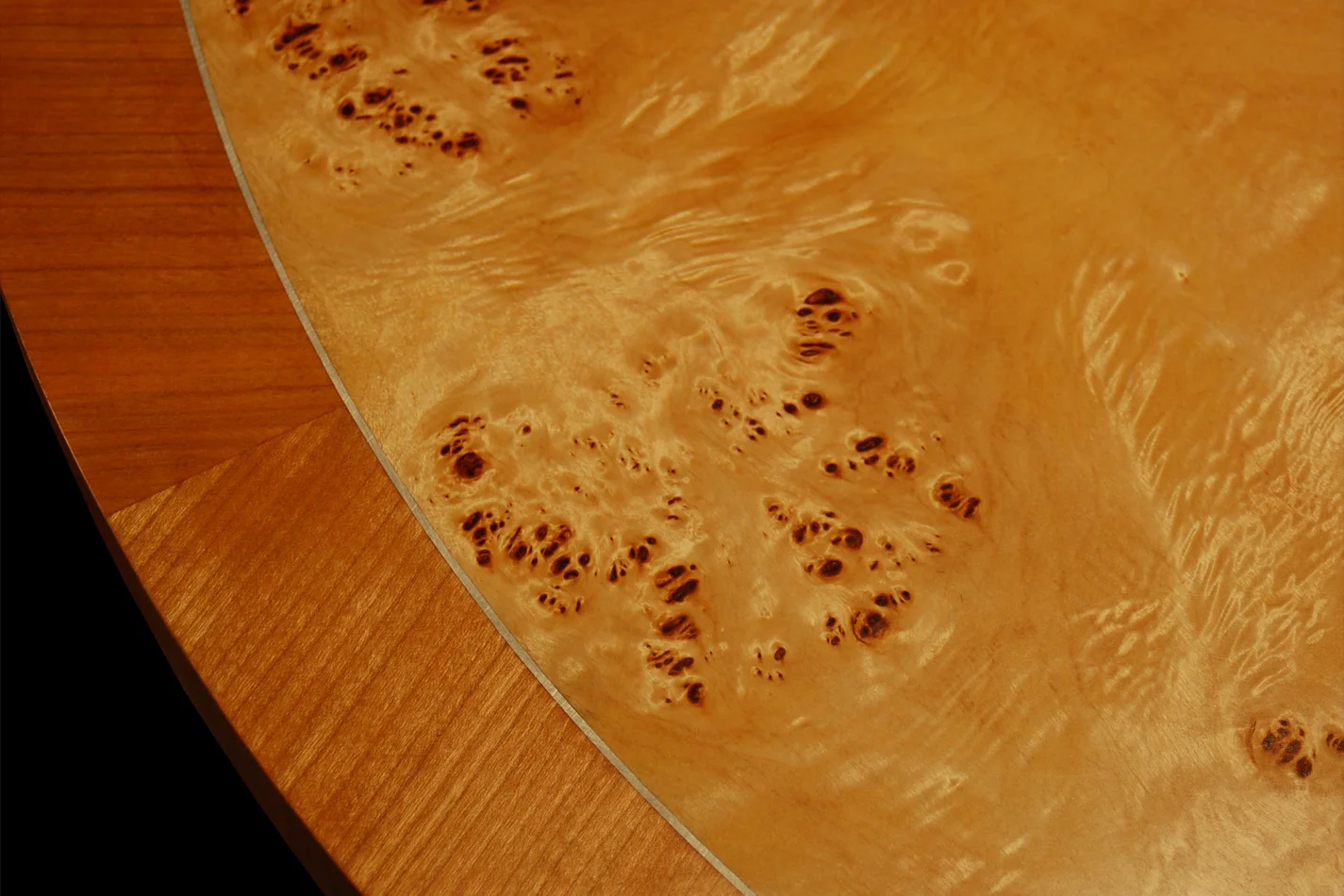 Mappa Burl Tabletop Detail