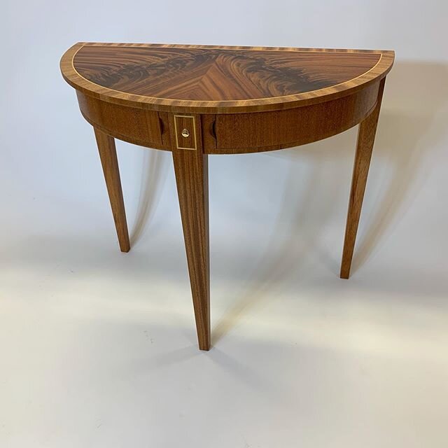 Construction of a demilune table  for a customer in Washington DC. 
#mahogany #mahoganyfurniture  #demilune #furnituredesign #furniture #bespokefurniture #sapfm