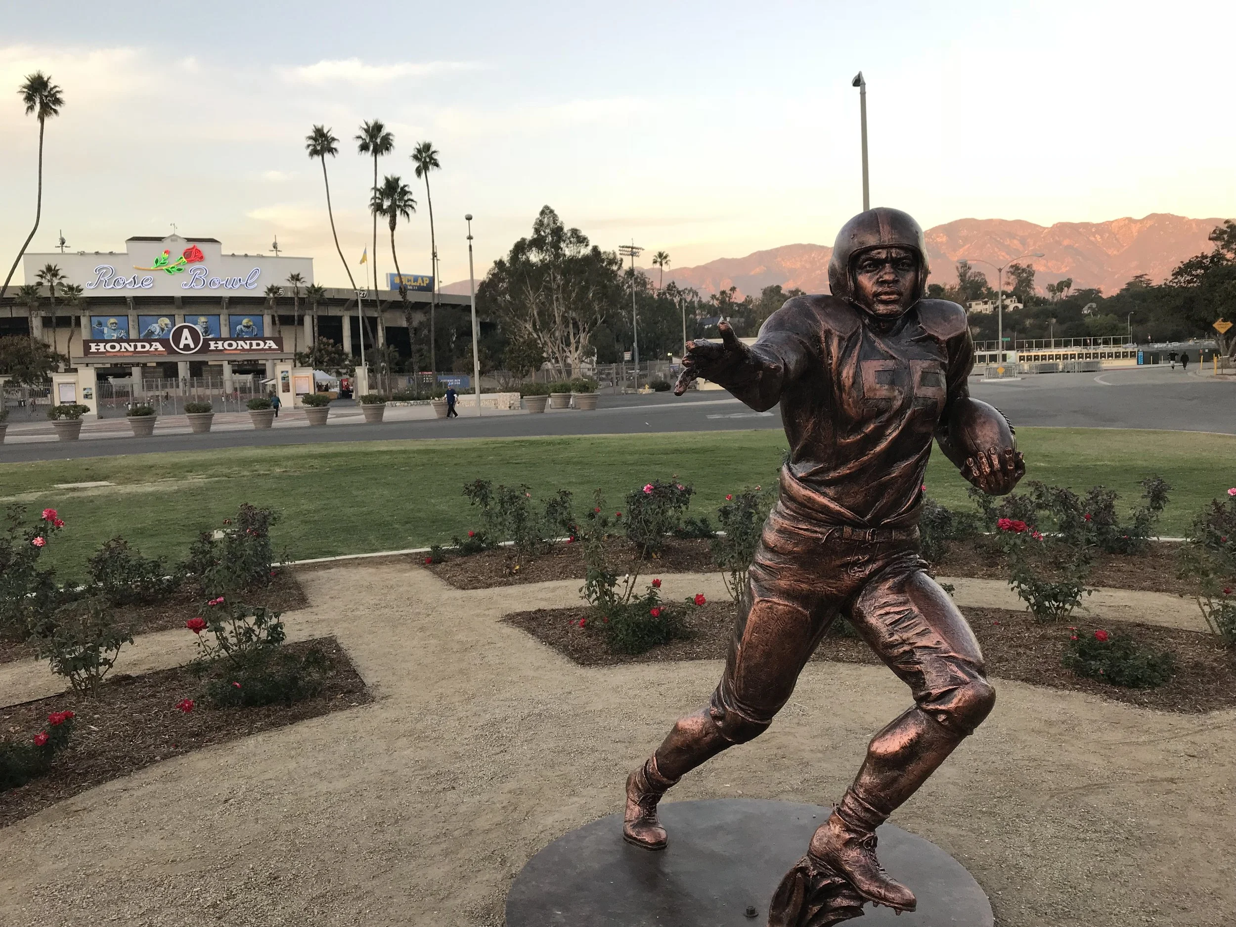 Jackie Robinson Statue: