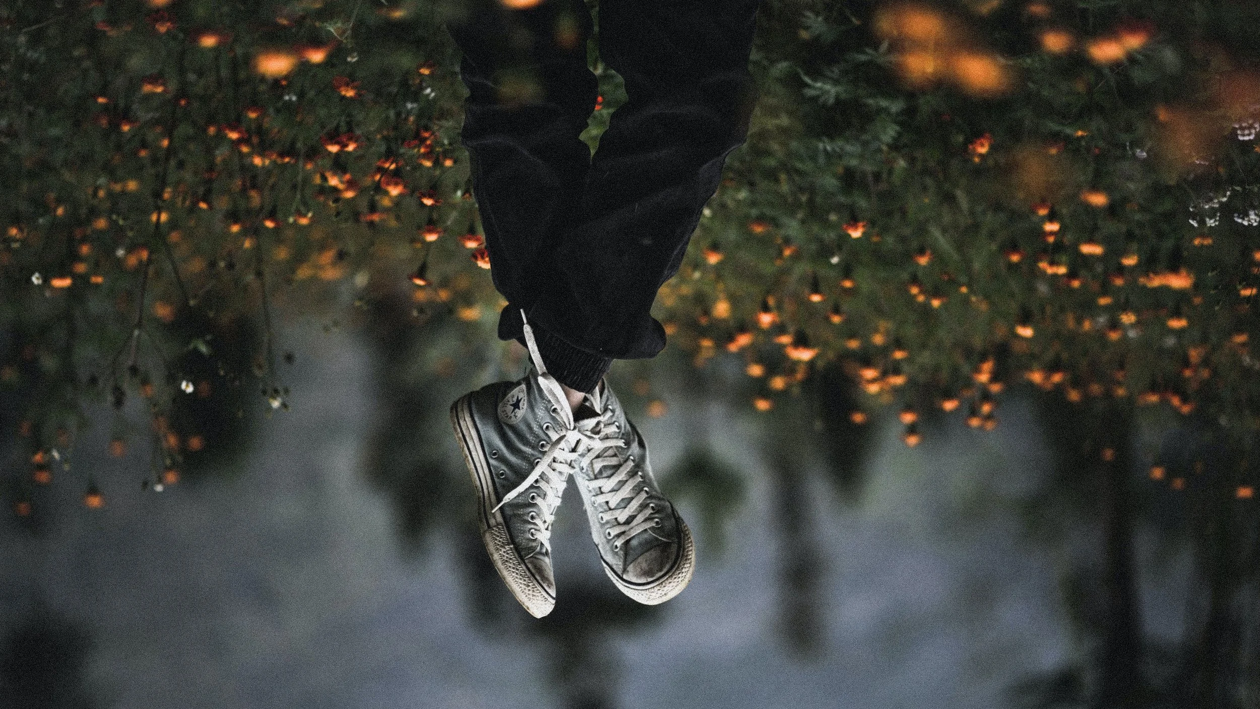 5 ways to gently redirect self-deprecating humor from your friends