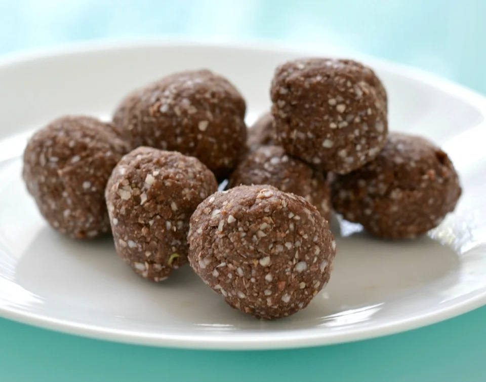 Chocolate-Quinoa-Protein-Balls.jpg