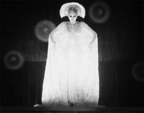 tumblr_m2n0wxUtWj1qcd6r7o1_r1_500.gif