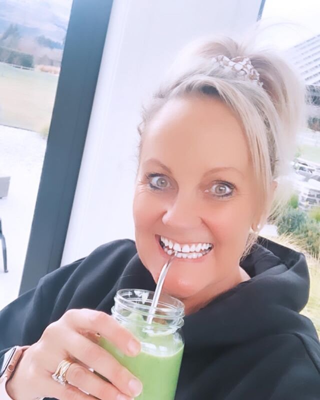 Yummo 🥑🥬🥦🥭 it&rsquo;s smoothie day 👏🏼🥝💚
Day 1 of the 4 week mini blitz and I am 
Full of energy ✅
Clearer thoughts ✅
Reducing inflammation in my body ✅
Boosting my metabolism ✅
Feeling AMAZING!!! ✅
Bring on day 2 ✅💚