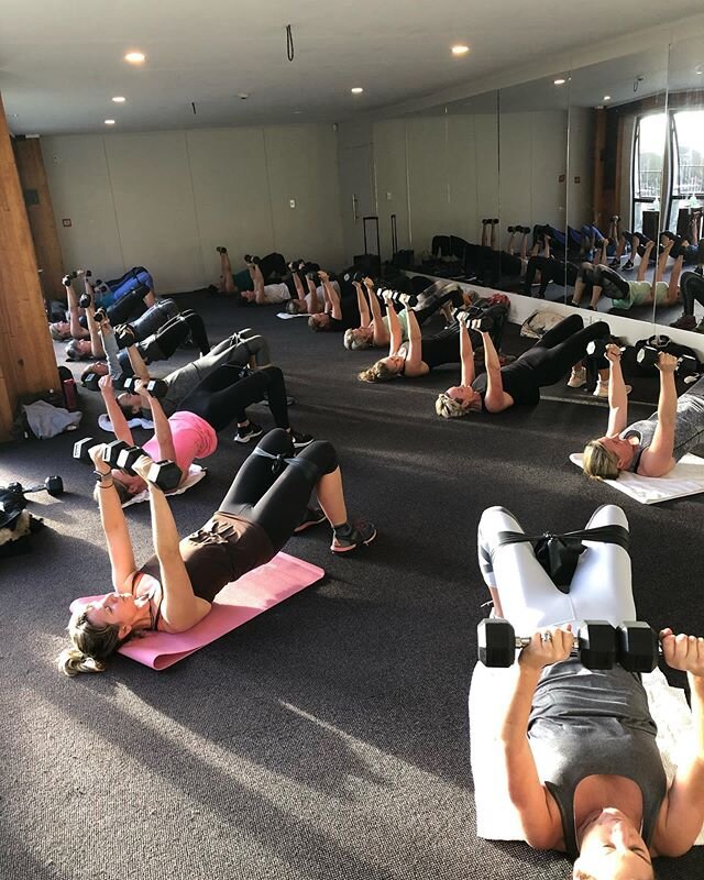 BUTT FIRMING WORKOUT 🏋️&zwj;♀️ 🍑 
Enjoying that burn ladies 😉 🙌🏼🥰💪🏼