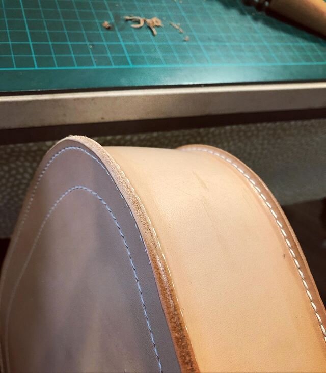 Burnishing edges is like an obsession. Time consuming process to get the nice smooth edges. Often goes unnoticed, but can&rsquo;t unseen once you do!
.
.
.
.
#process #burnishing #handmade #handcraftedleather #leathersatchel #vegtabletannedleather #s
