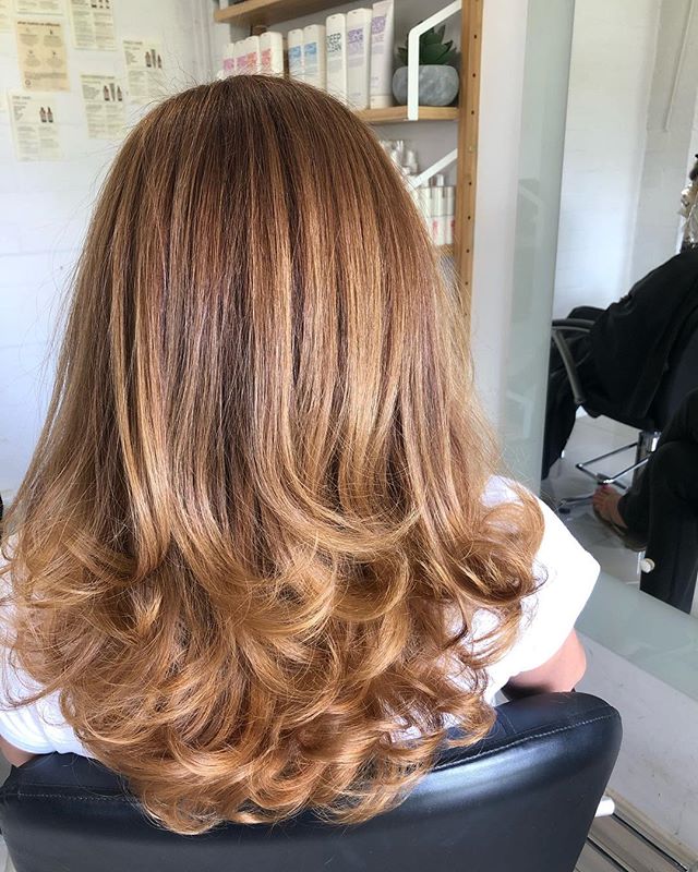 🔸 just a bouncy blow wave...
#blowwave #melbournehairdresser #lovemyjob #hairstyles #hair #haircolour