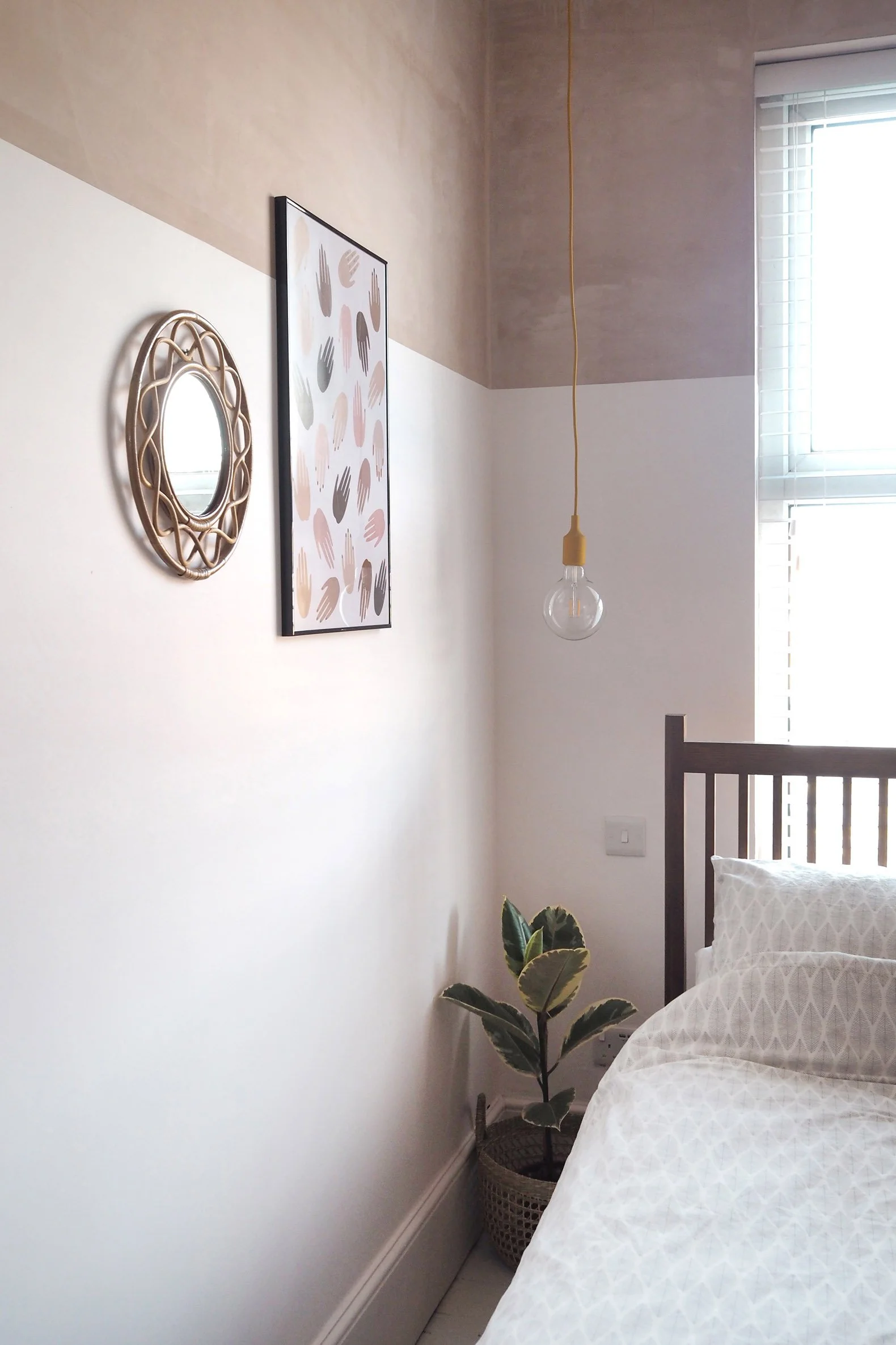 8_spare bedroom 01.jpg