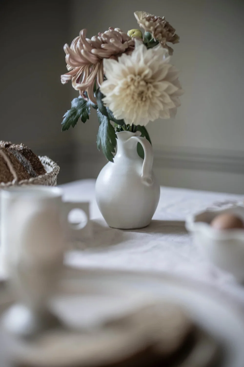 9_soft_elegant_handmade-ceramics-breakfast-tableware-paper-thin-moon.jpg