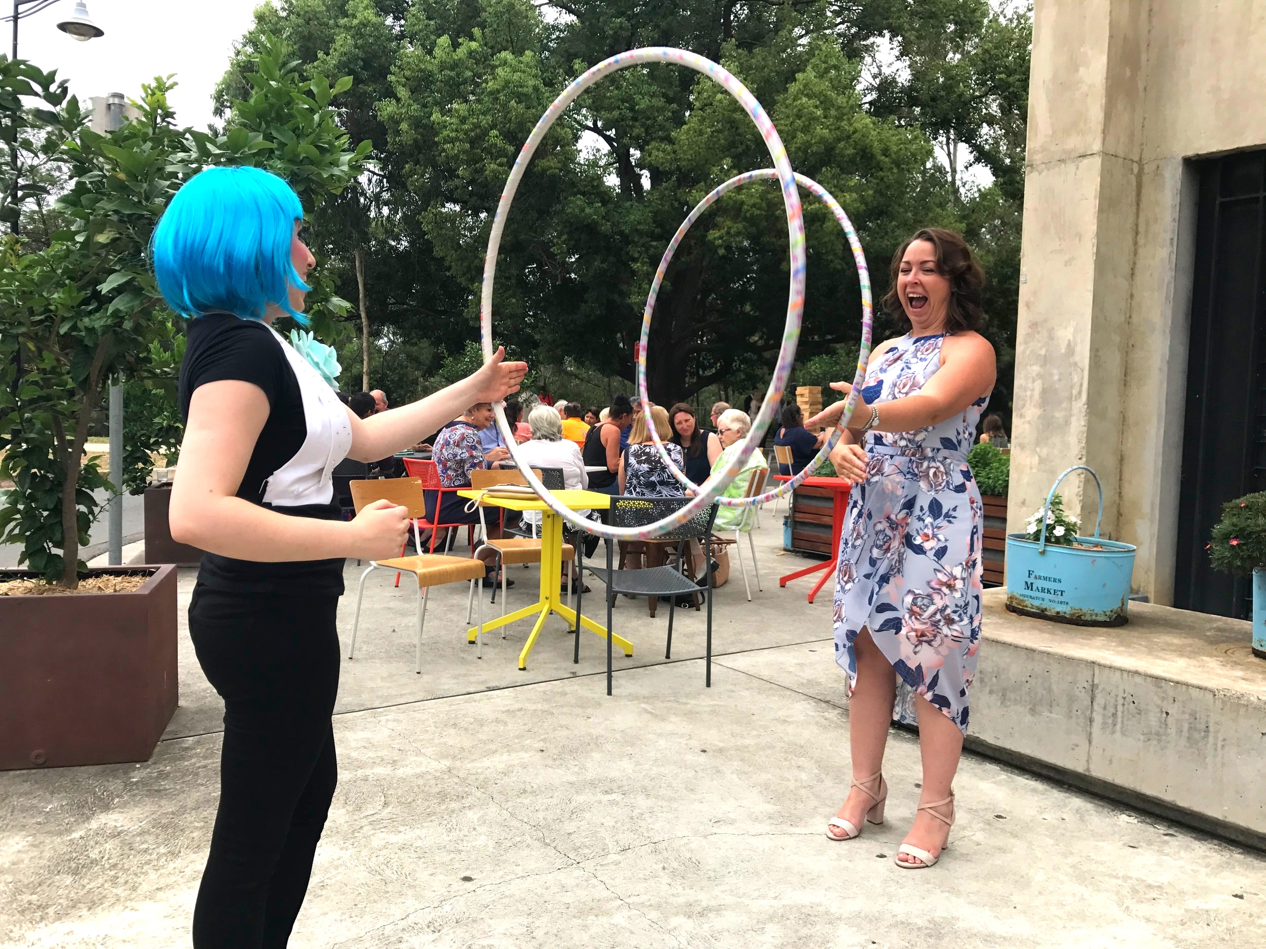 INTERACTIVE HOOLA HOOPING (R)