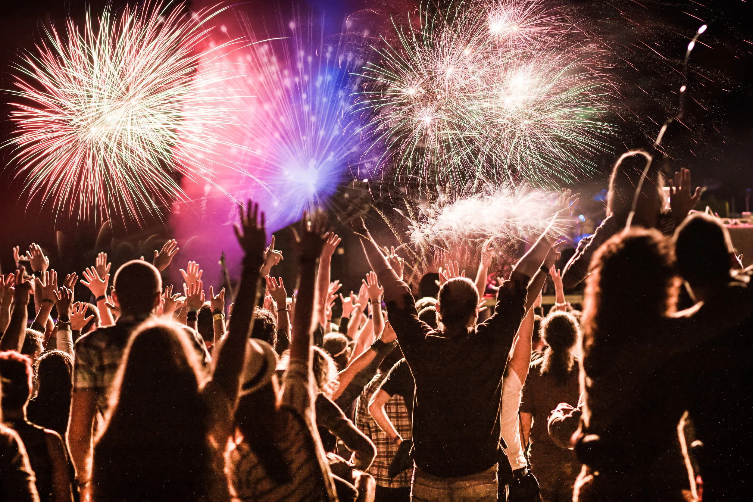 crowd image fireworks_516097642.jpg