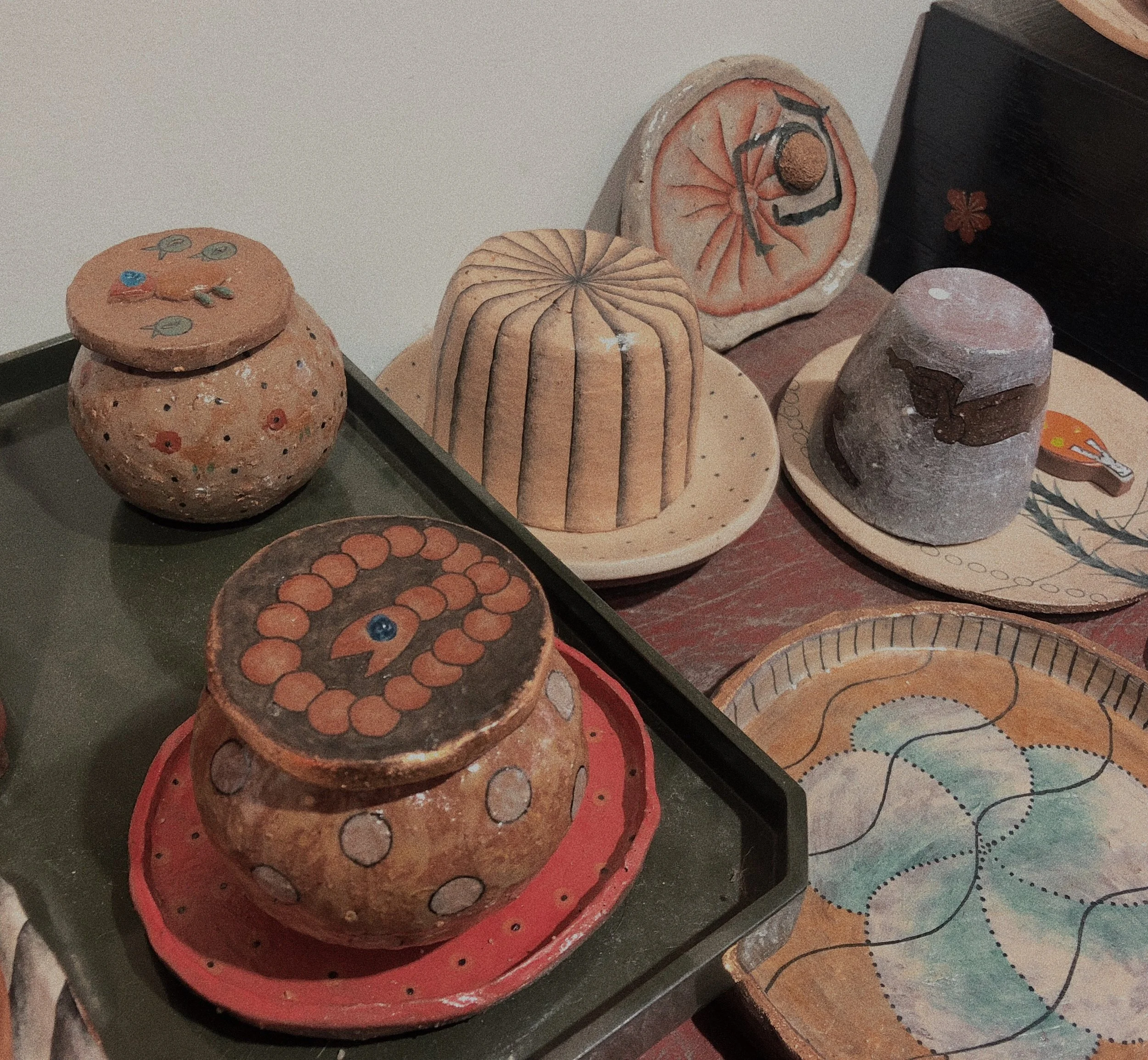 ...and how inspiring are these mystical drawings on those tea vessels and pots!