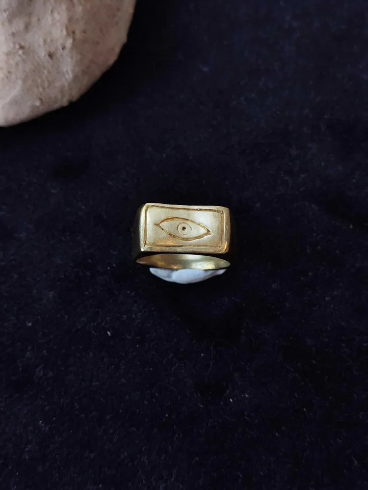 signet+eye.webp