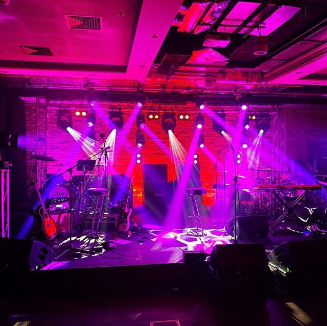 We provided #production for a @sonymusic showcase this week.  5 bands in 2 hours... why not! @jakebugg @tom.grennan @youngtandbugsey @joycrookes @samfischer #lighting kit by @robelighting @vari.lite @chamsysltd #sound kit by @dbaudiotechnik_gmbh @shu