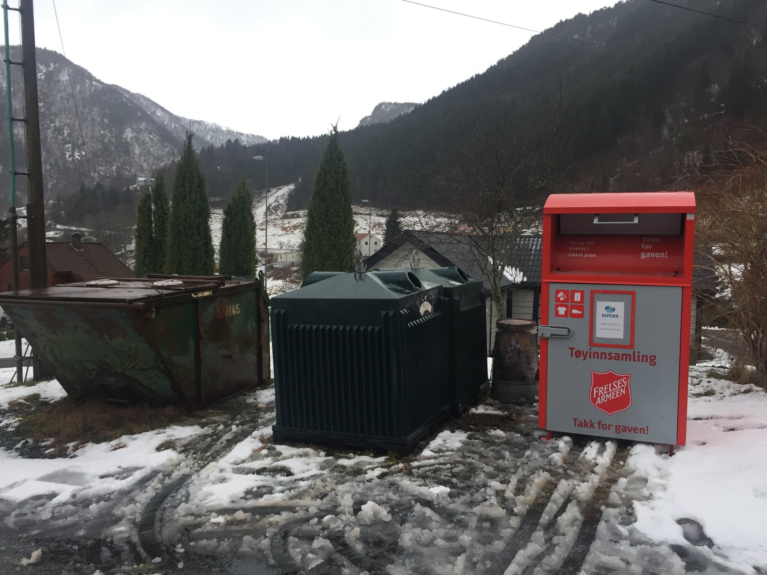 Fretex-behaldar på plass i Lavik