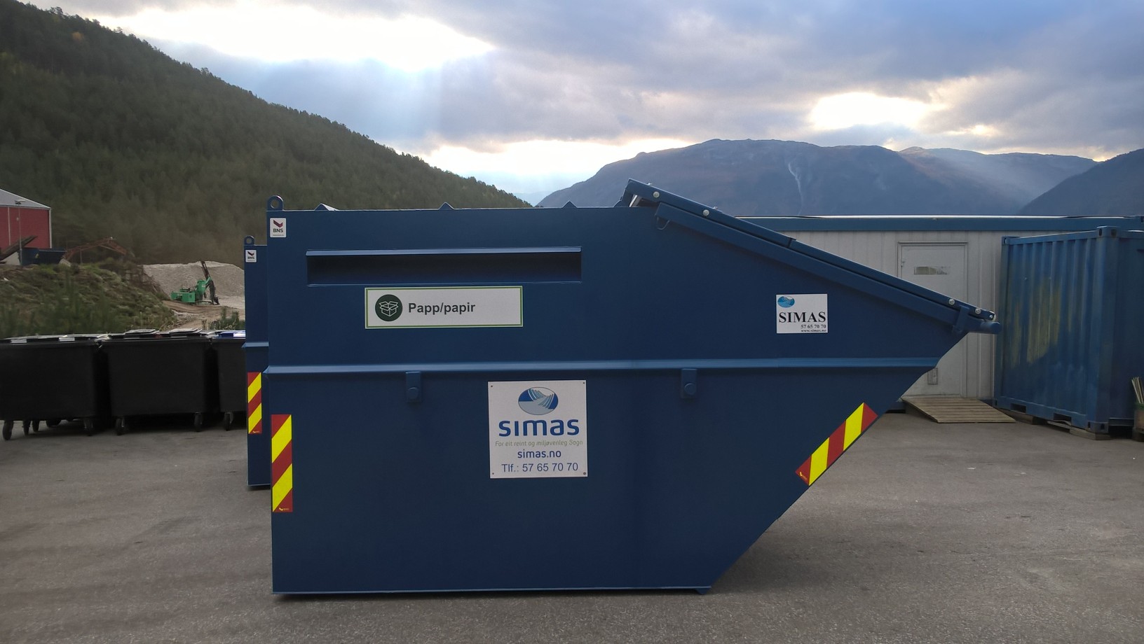 Container for papp/papir fjerna frå SIL-hytta