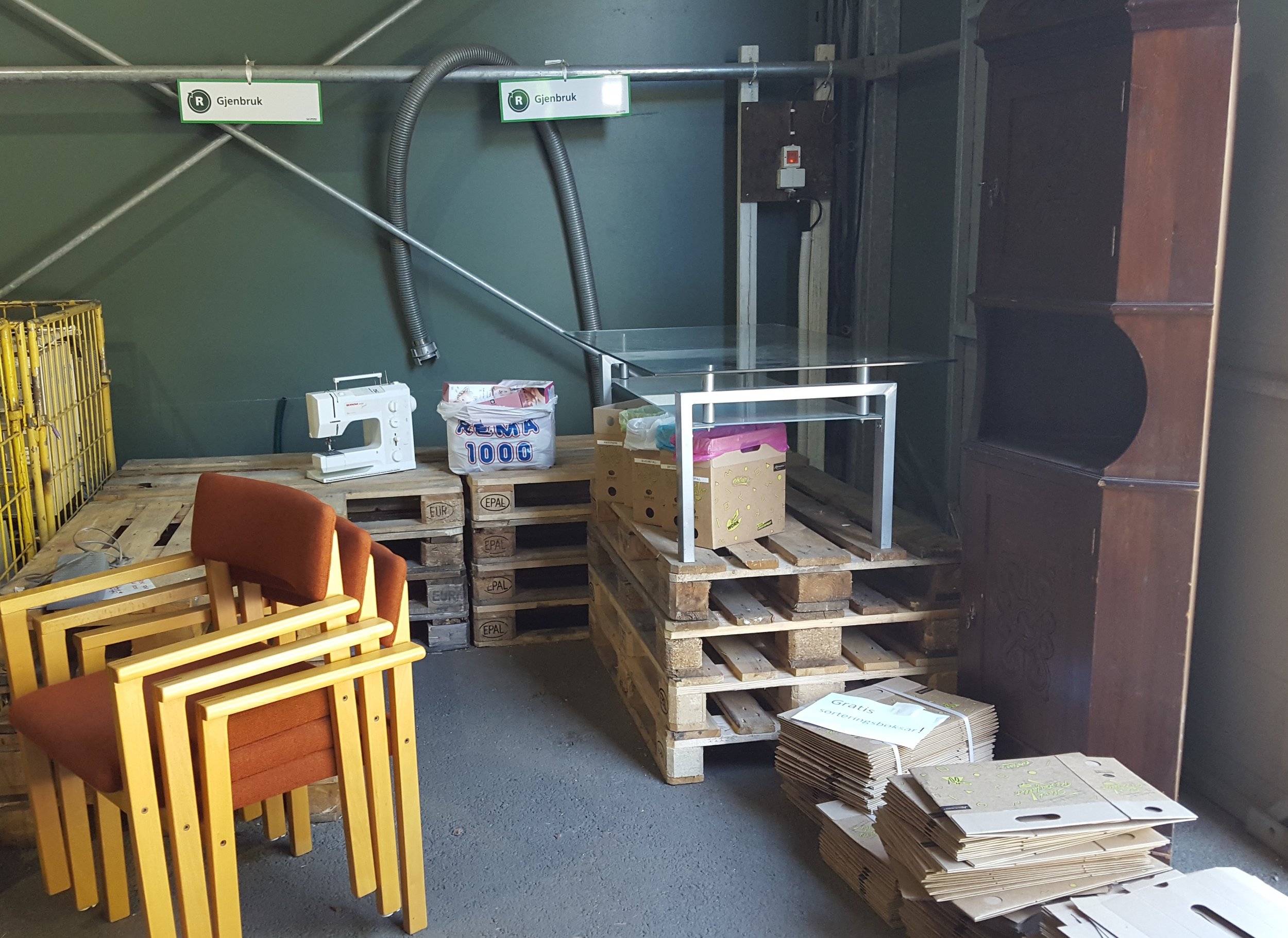 Miljøstasjonen på Leikanger tek imot gjenstandar til ombruk