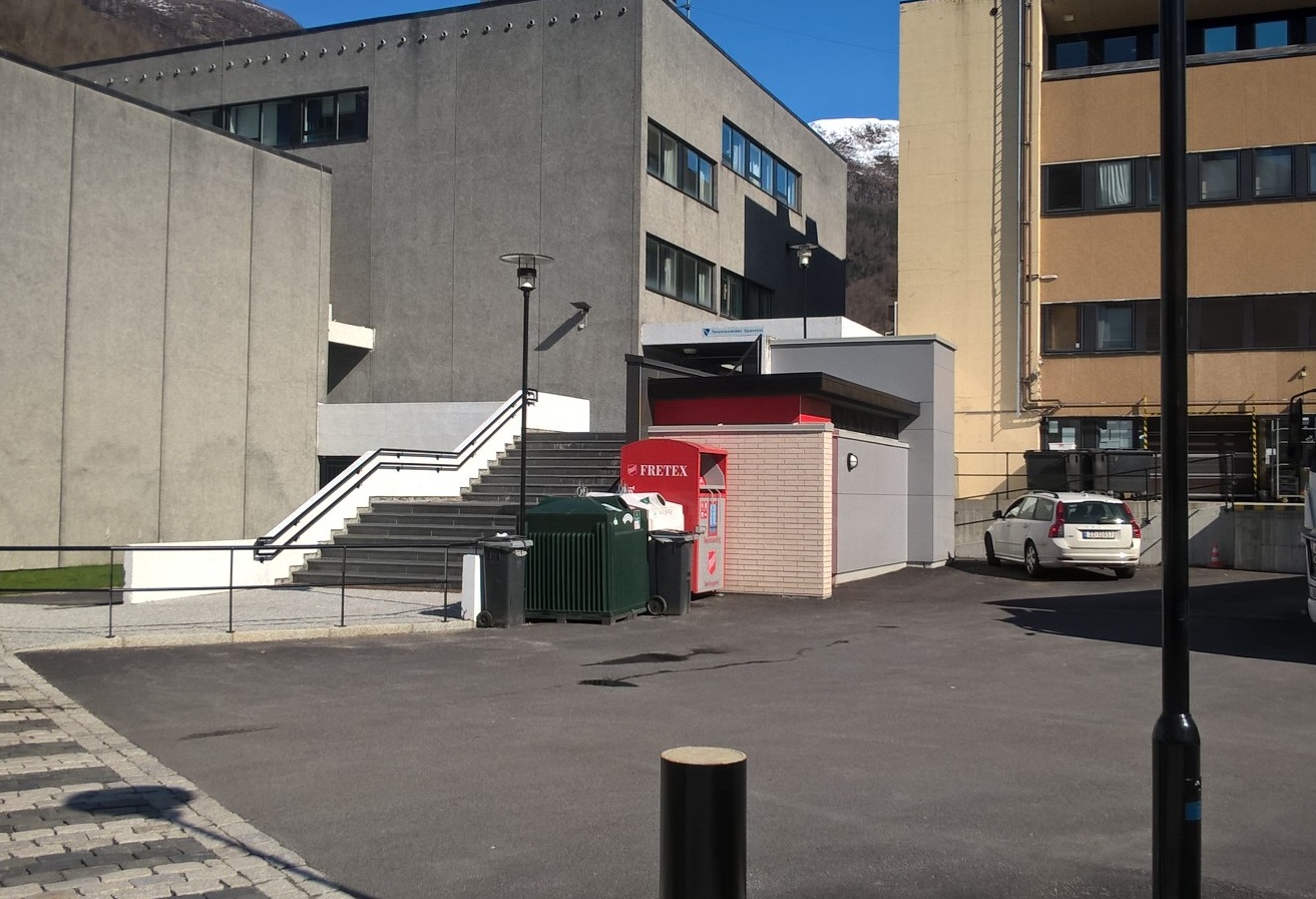 Endra plassering av returpunkt i Høyanger sentrum