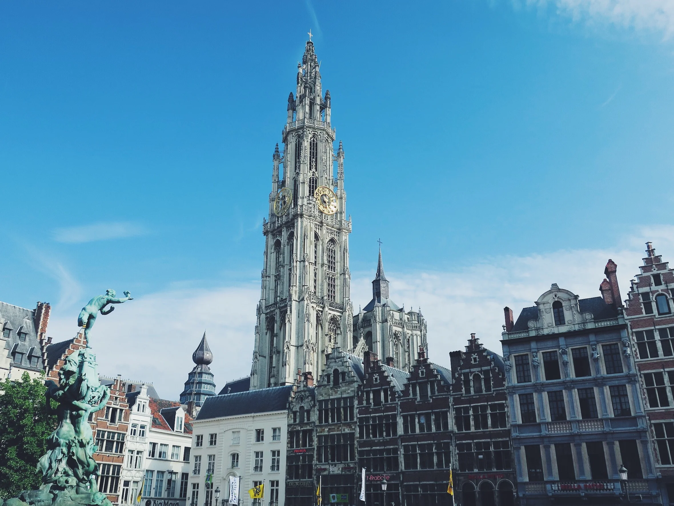 Shopping in the Kloosterstraat - A day in Antwerp • Along the scheldt