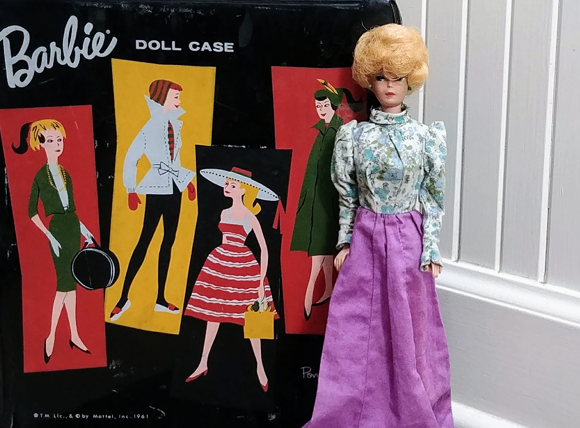 our barbie dolls came with a closet case - really cool - Ma worked