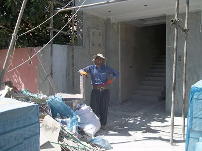 A construction worker in Sulaymaniyah, Kurdistan. Photo by: Peggy Gish