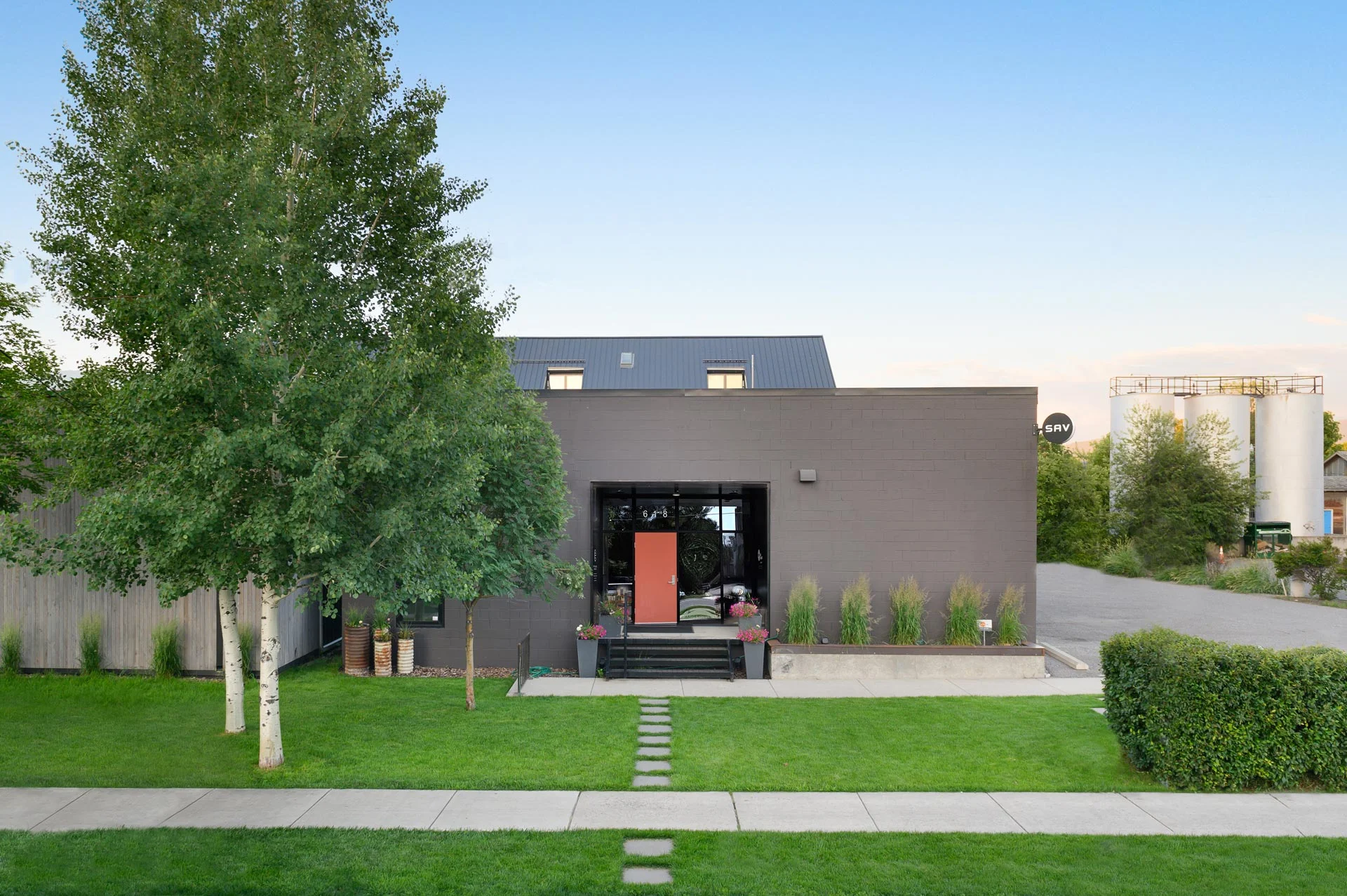 SAV-BZN-Showroom-Exterior-1.jpg