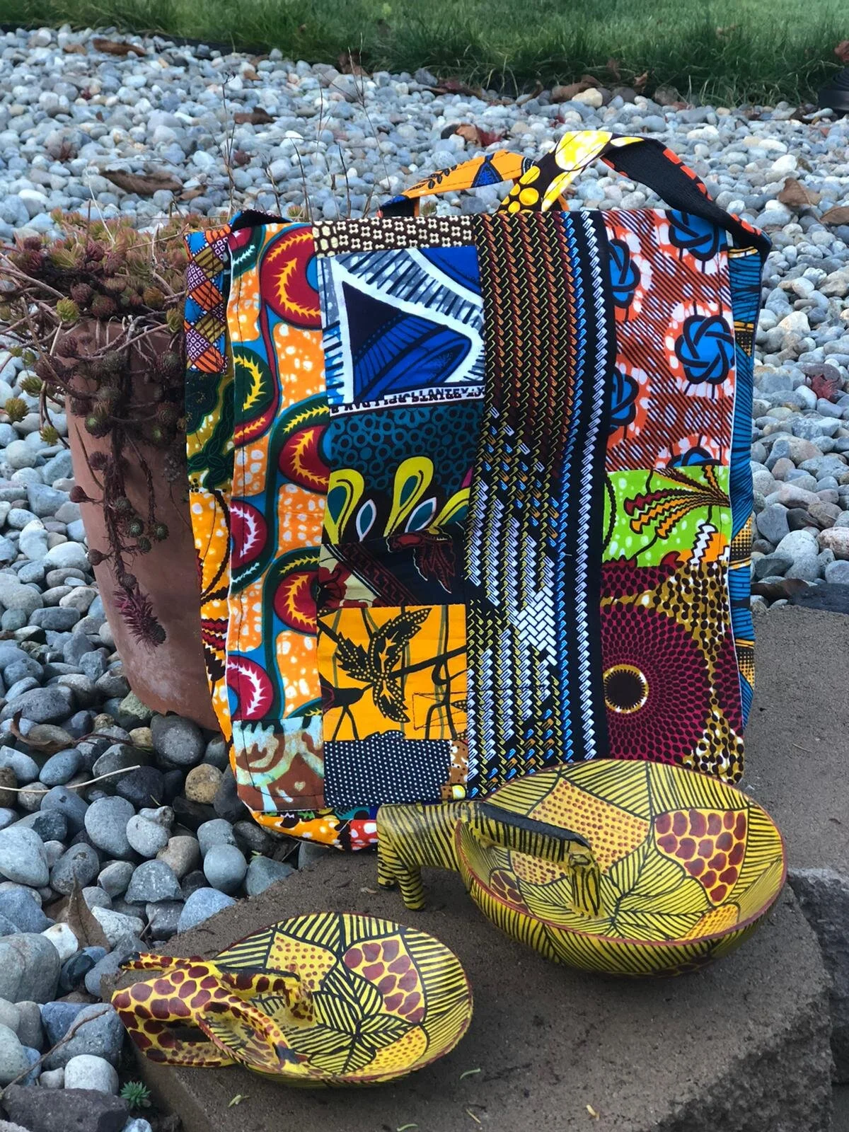 messanger bag and giraffe bowls.jpeg