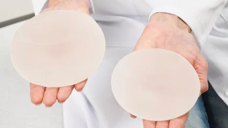 LOS IMPLANTES MAMARIOS SON PARA TODA LA VIDA?