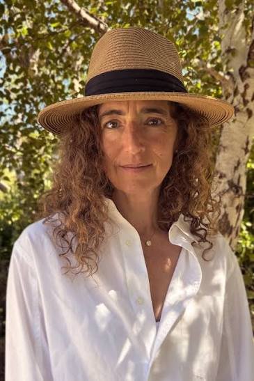 Signing: Beth Ricanati