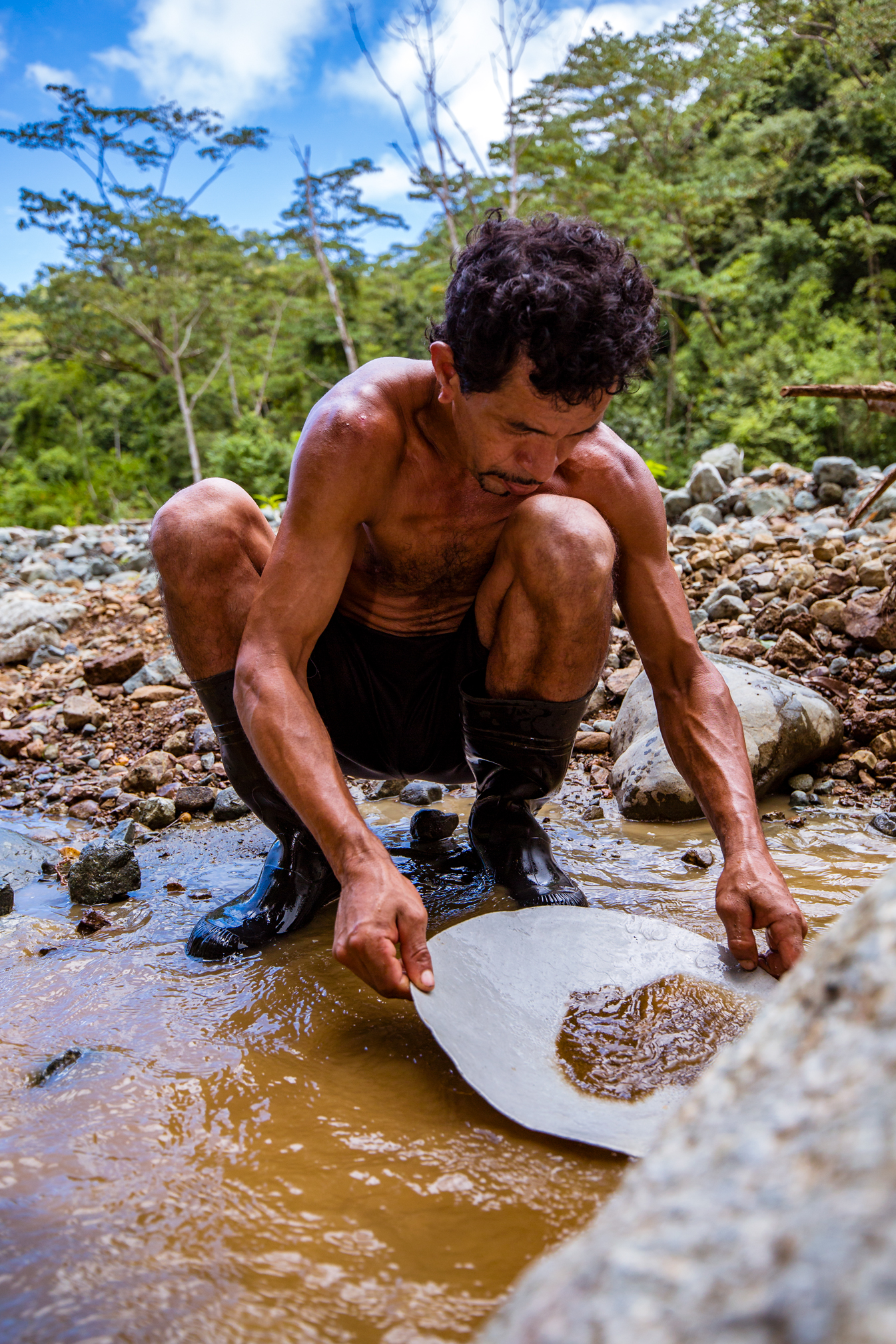Gold Panning in Rio Carate