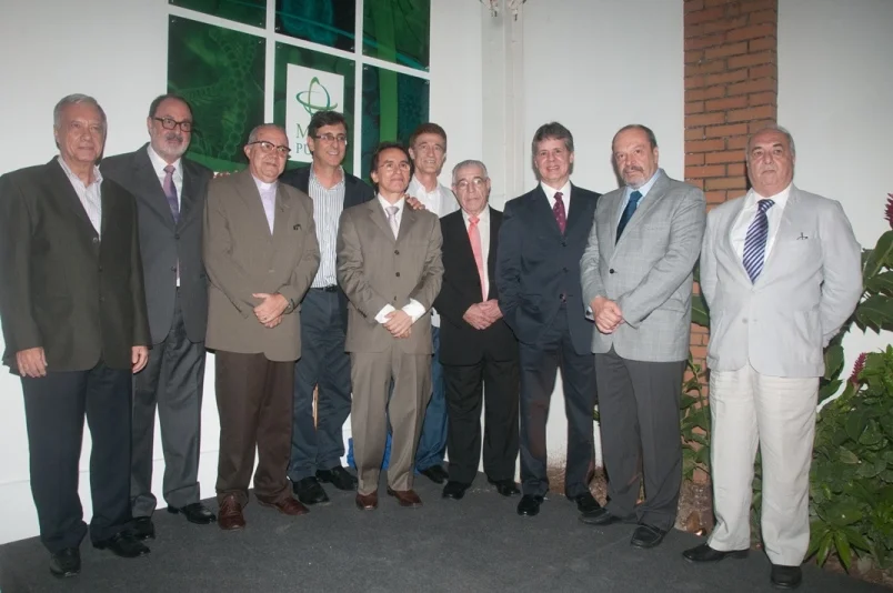 Professores da EMPG comemoram a inauguração da Casa da Medicina
