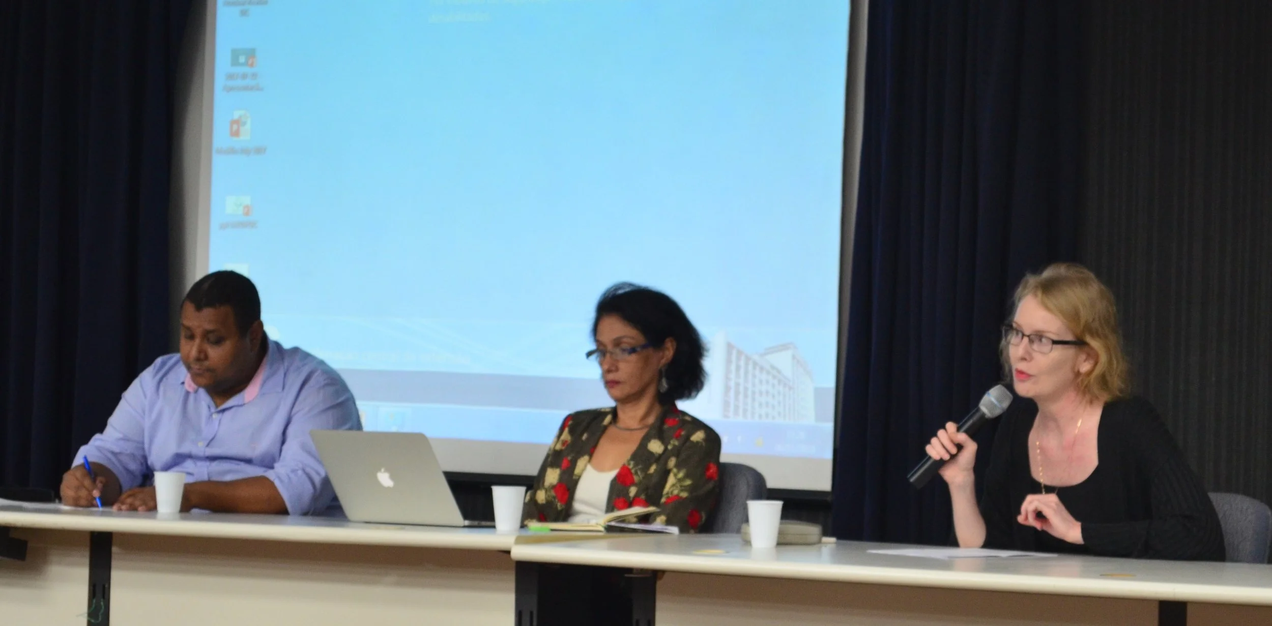 Prof. Marcelo Luciano Vieira e as professoras Maria Elena Rodriguez Ortiz e Monah Winograd