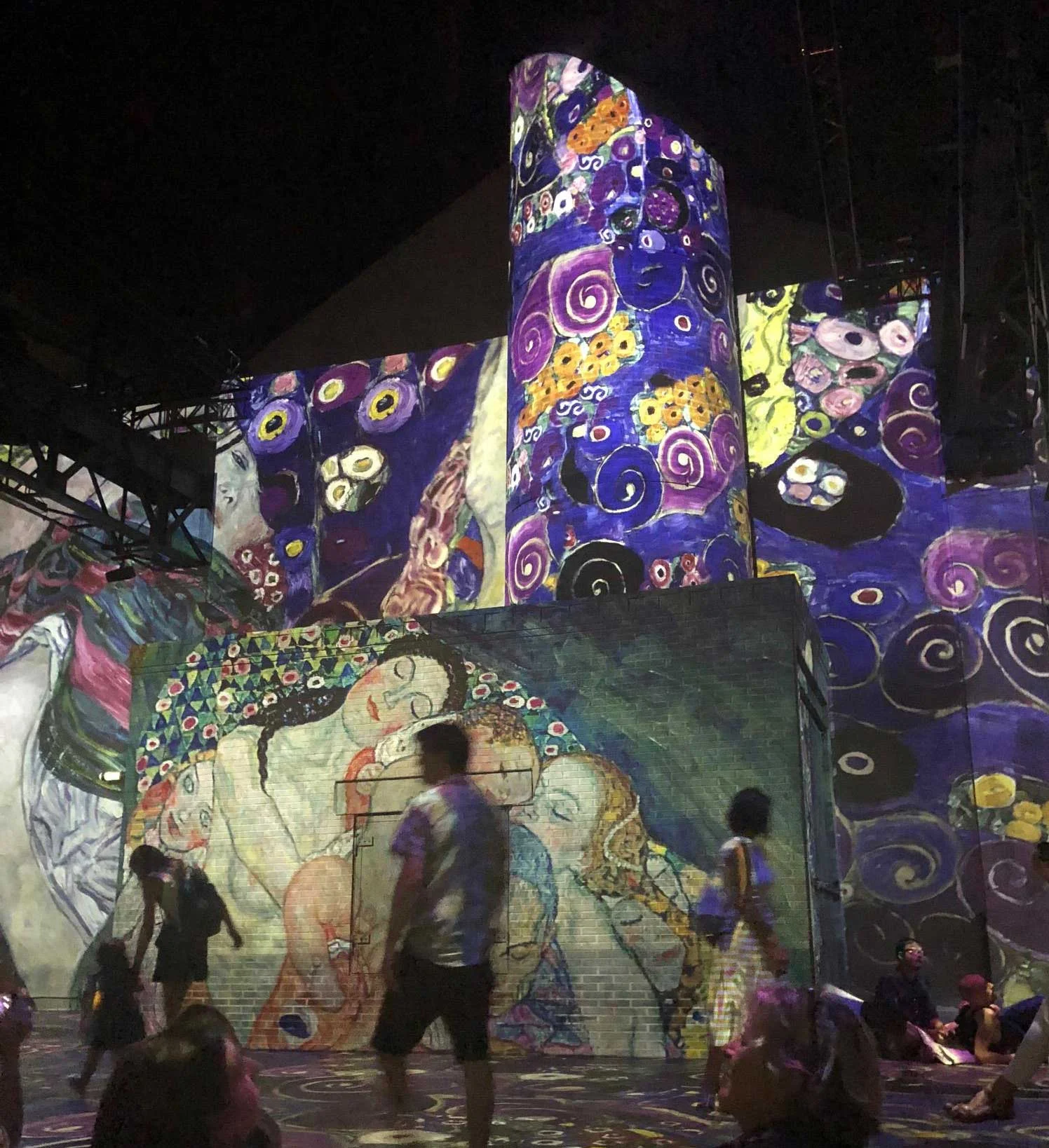 L’atelier-des-Lumieres-02.jpg