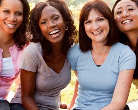 黑人和白人女性一生中患乳腺癌的风险相同，但黑人女性在生命早期往往被诊断为更具侵略性的乳腺癌。