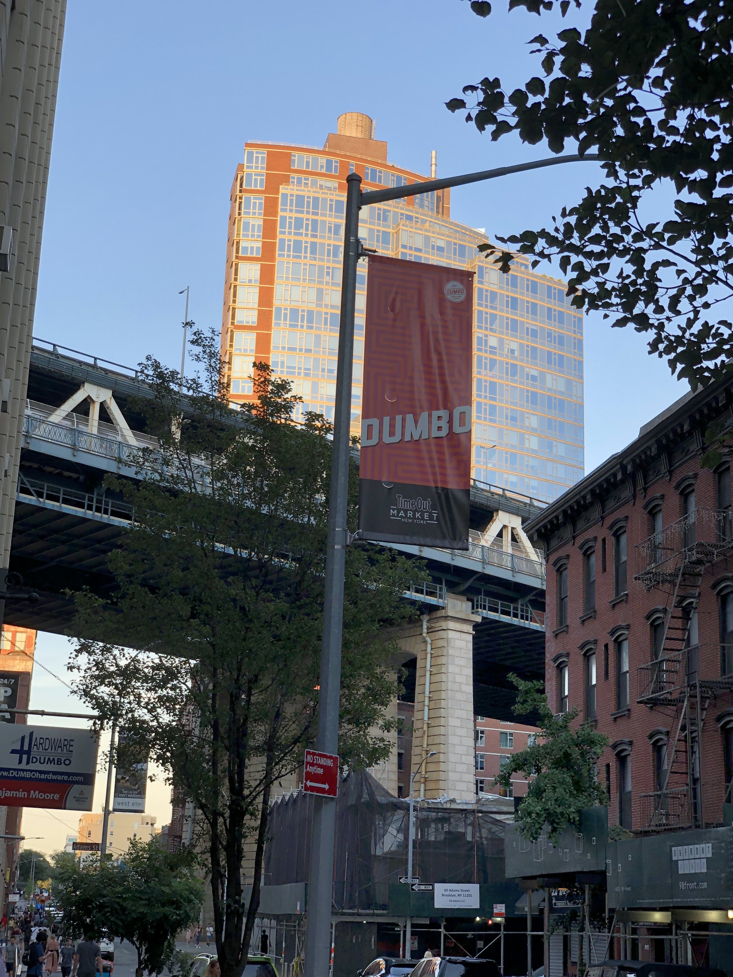 The noise from the B train crossing the Manhattan Bridge is so excruciatingly loud  that I wonder how people can live so close to it.