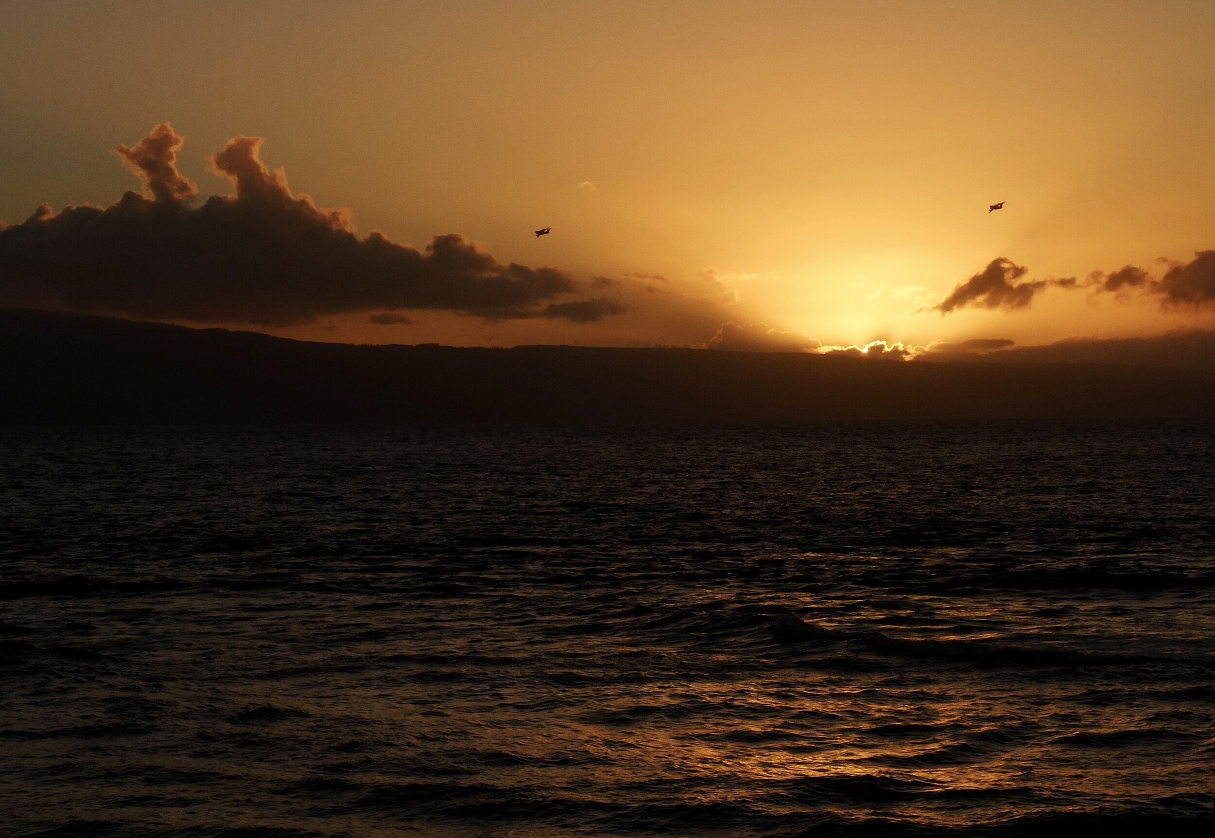 Fly-by at sunset from our 2nd floor ʻōpala.