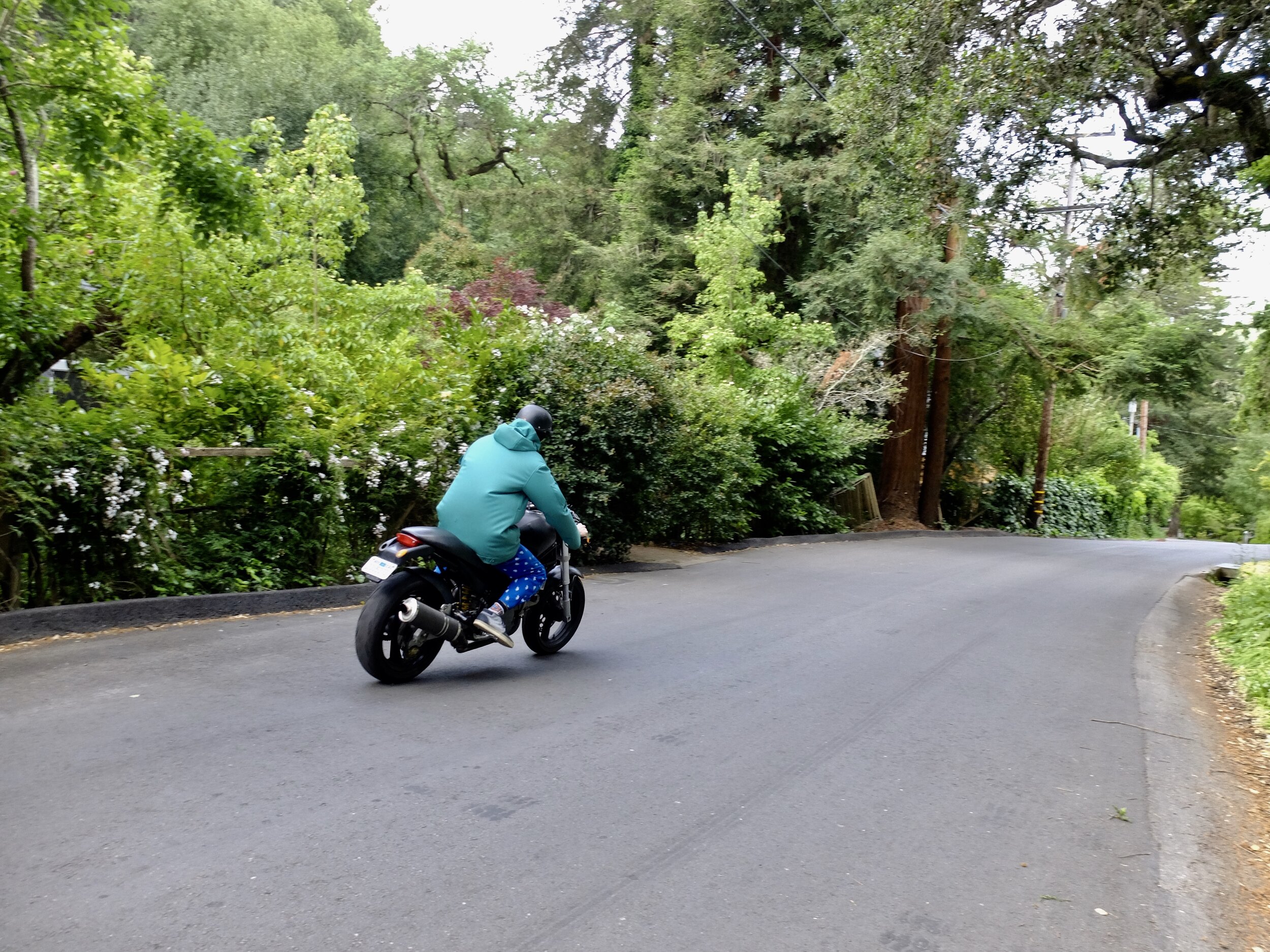 Zooming through the backroads of Ross.  I've done this on the VESPA, albeit a lot slower than this fella was going.