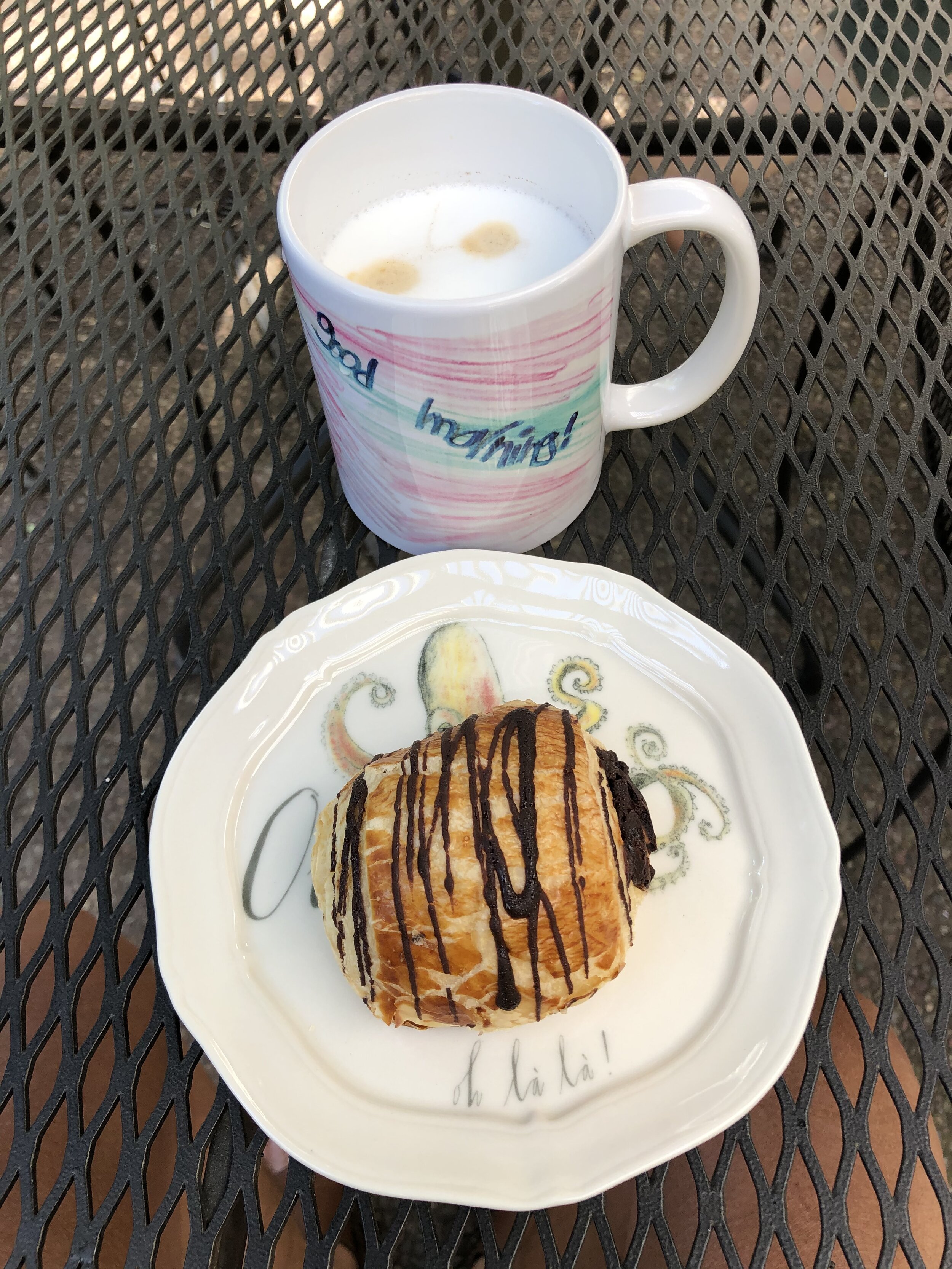 "good morning!" mug by Eloïse.