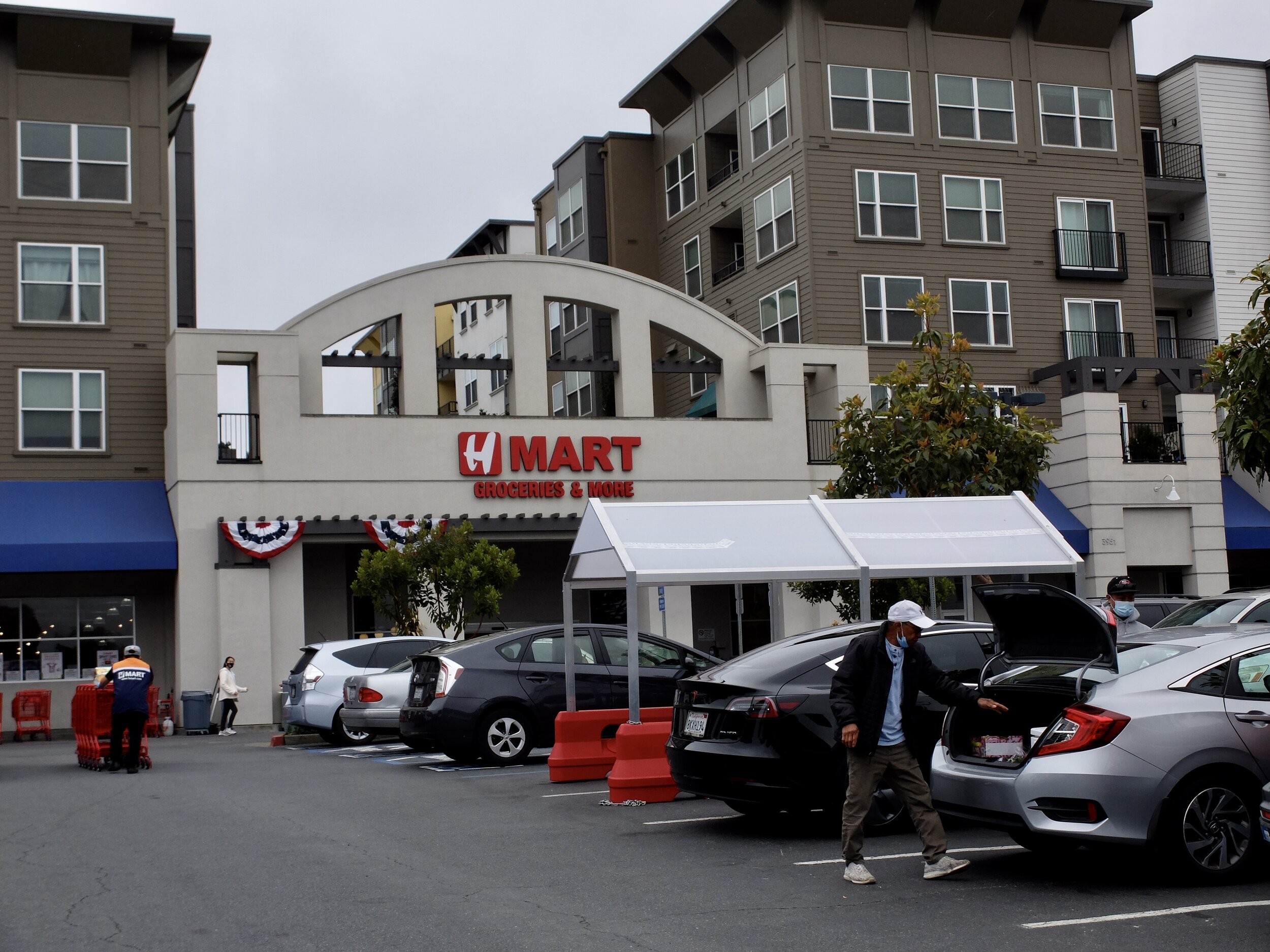  ...the recently opened H Market of Korean foods.  There was no line outside when we got there but there was a loooong one when we left. 