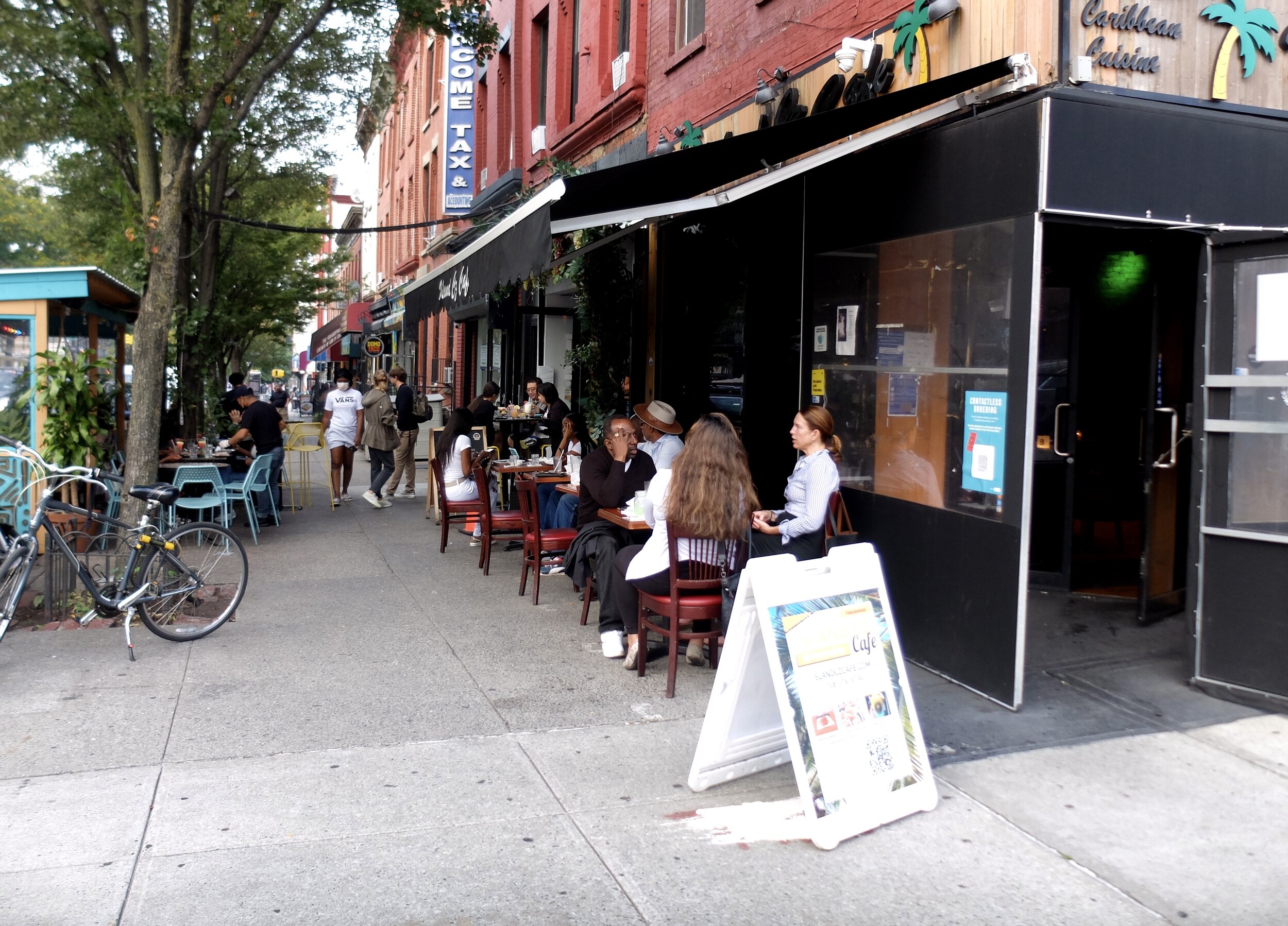 These diners were of many ages, genders, &amp; ethnicities.  Nice to see.