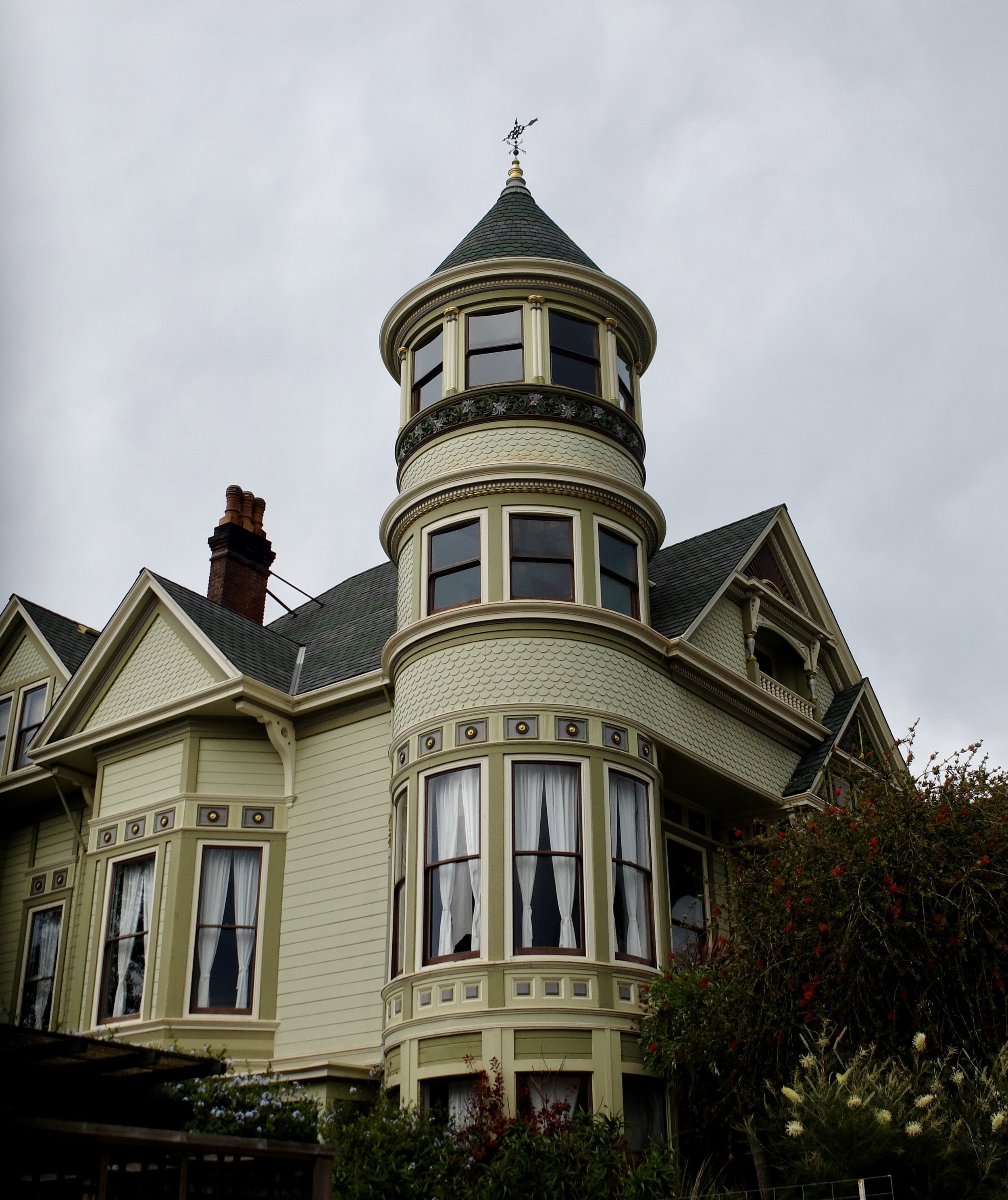  One of the most imposing Victorian-era homes in Berkeley, the Boudrow House at Sea Captain Corner was constructed in 1889, when Berkeley, whose population then numbered about 12,000, was a favorite retirement spot for mariners.  The house was built 