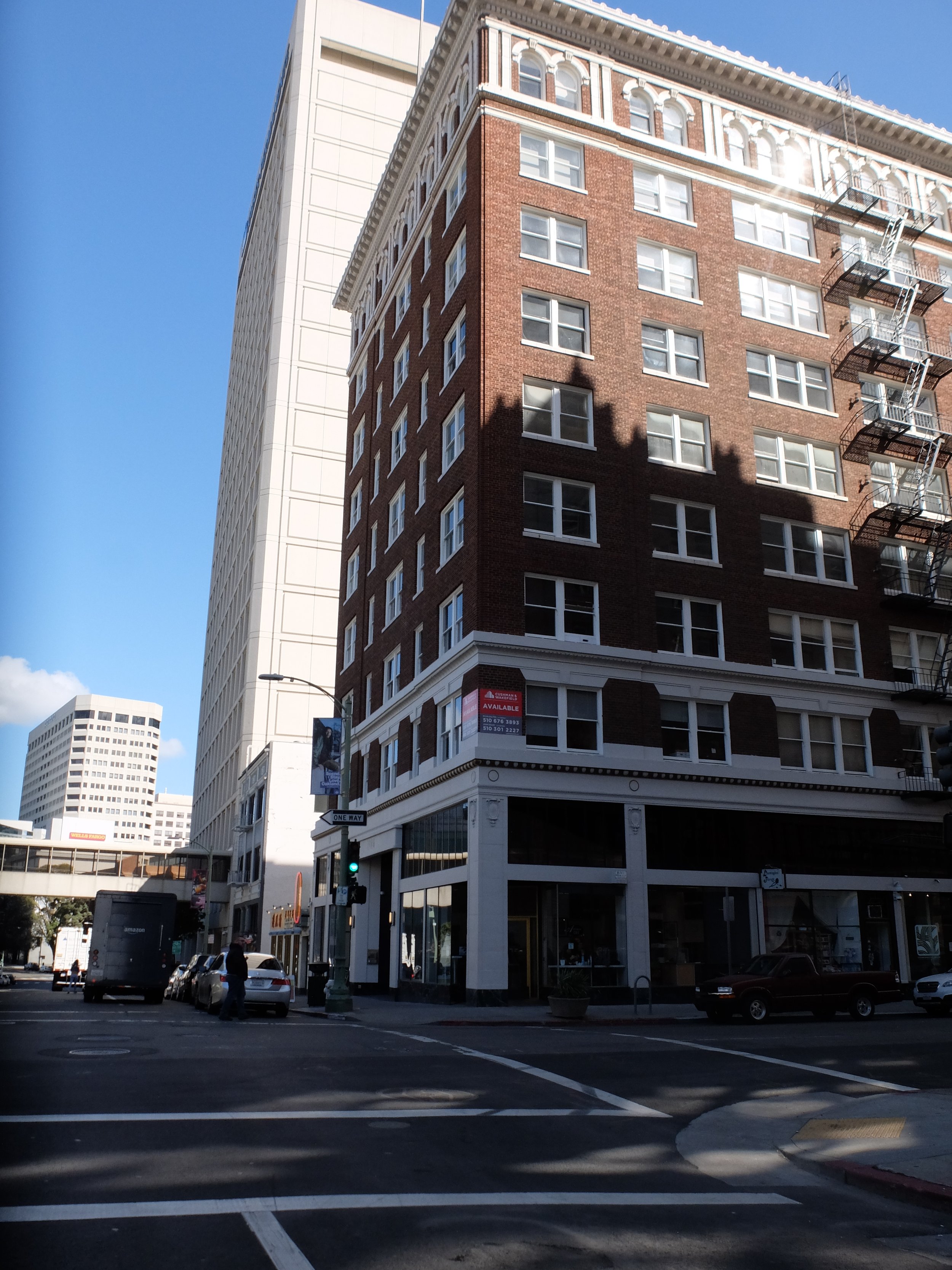 Naomi's dad, Bill Sinai, graduated as a dentist from San Francisco's College of Physicians and Surgeons in 1921. He set up his first dental office in this brick building. 