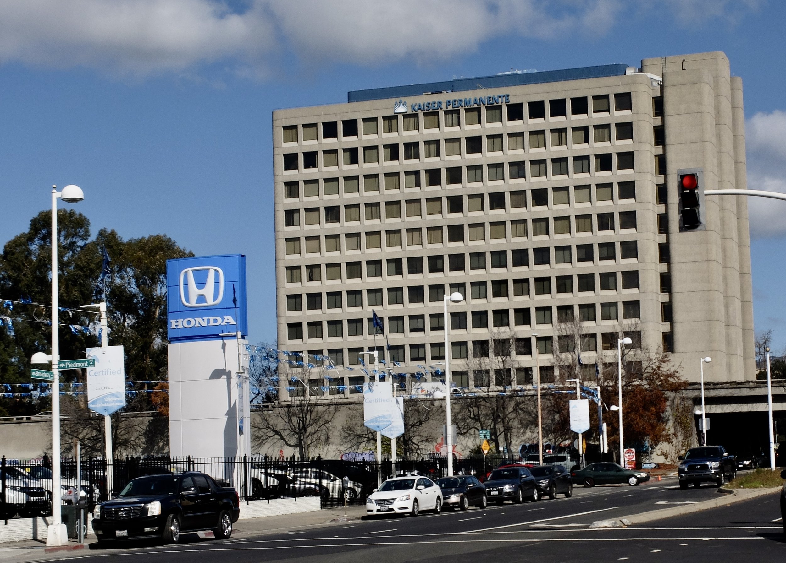 The Oakland Medical Center was the first of the Kaiser Permanente hospitals, &amp; opened in 1942.  Kamala Harris was born in the Oakland Medical Center. This pictured facility is c. 2014. 